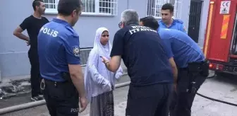 Kaldığı metruk evi ateşe verdi