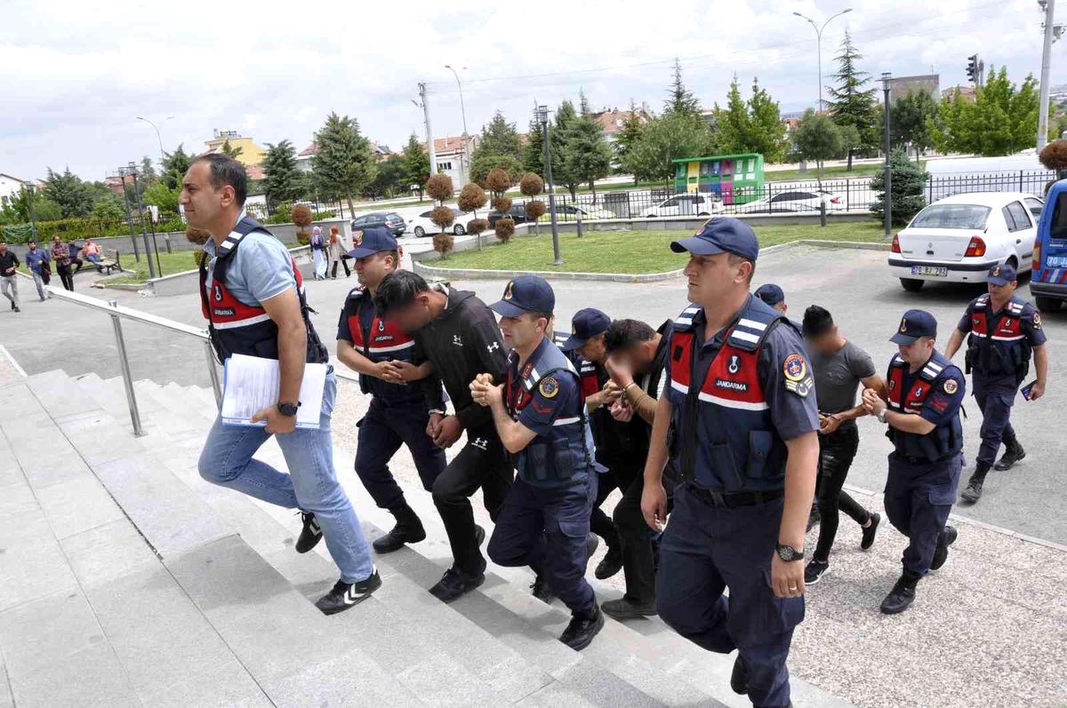 Karaman\'da bağ evlerinden hırsızlık şüphelileri tutuklandı