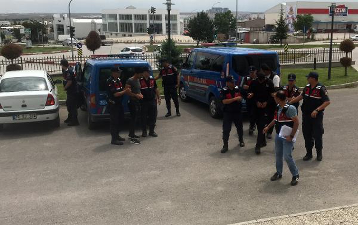 Karaman\'da evlerden hırsızlık yapan 2 kişi tutuklandı