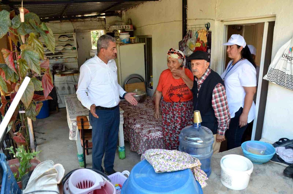 Koçarlı Belediyesi selden zarar gören vatandaşların yaralarını sarıyor
