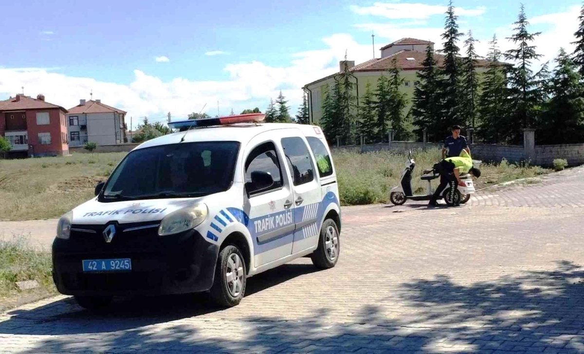 Konya\'da elektrikli bisiklet ile otomobil çarpıştı: 2 yaralı