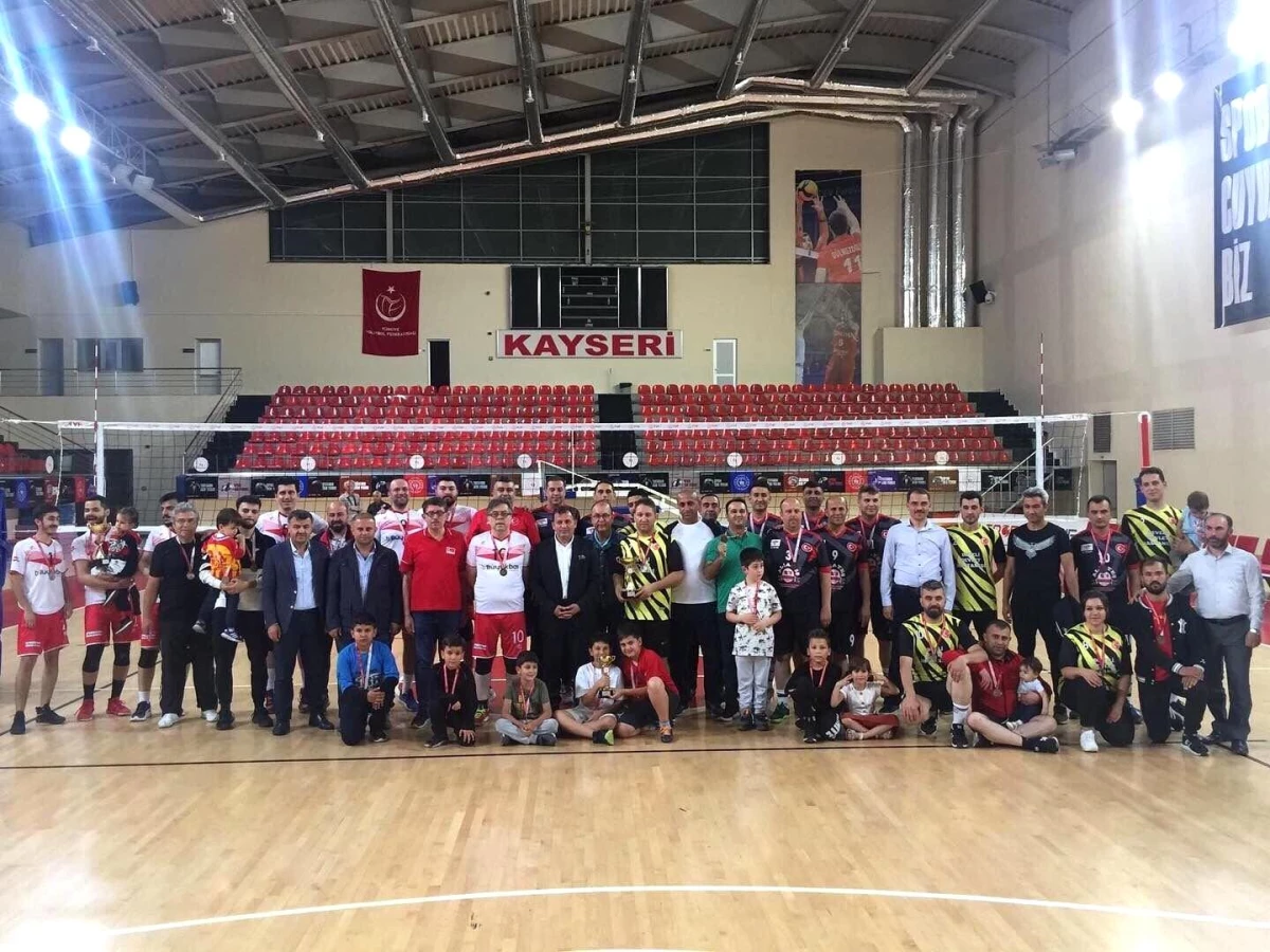 Kurumlar arası Voleybol Turnuvası şampiyonu Büyükbaş Yapı Denetim oldu