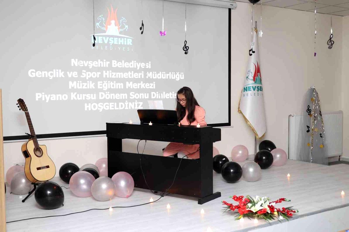 Nevşehirli öğrencilerden müzik dinletisi