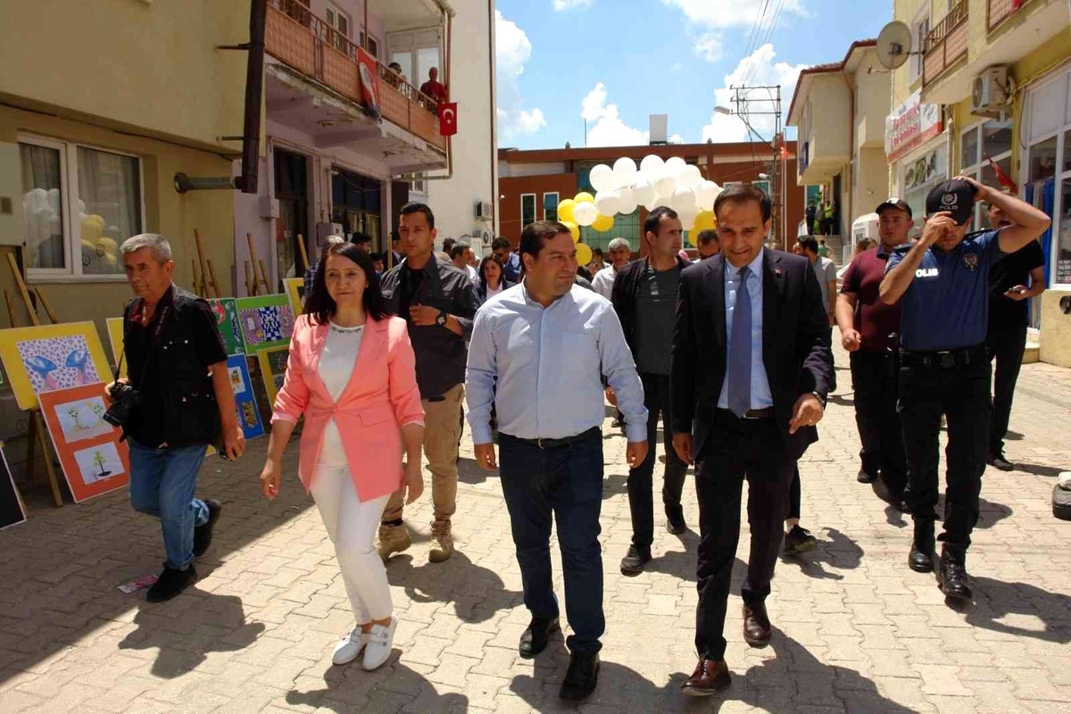 Pazaryeri\'nde panayır havasında eğitim şenliği