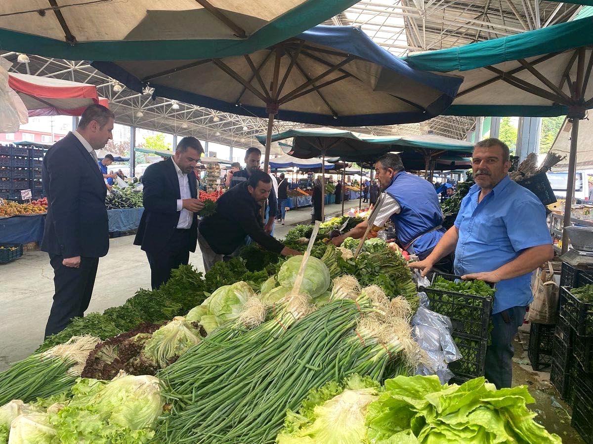 Pursaklar Belediye Başkanı Çetin, pazarın nabzını tuttu