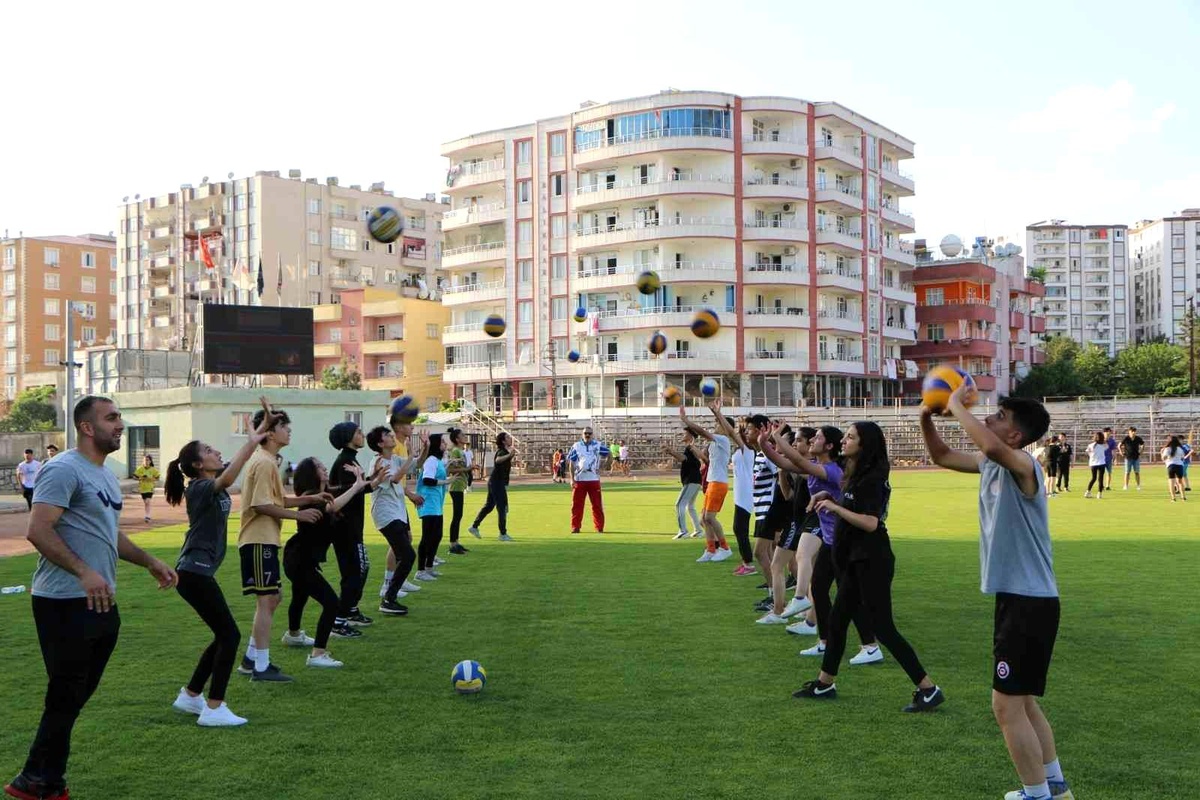 Siirt\'te "Bu Yaz Sen de Adını Spora Yaz"\' spor şöleni yapıldı