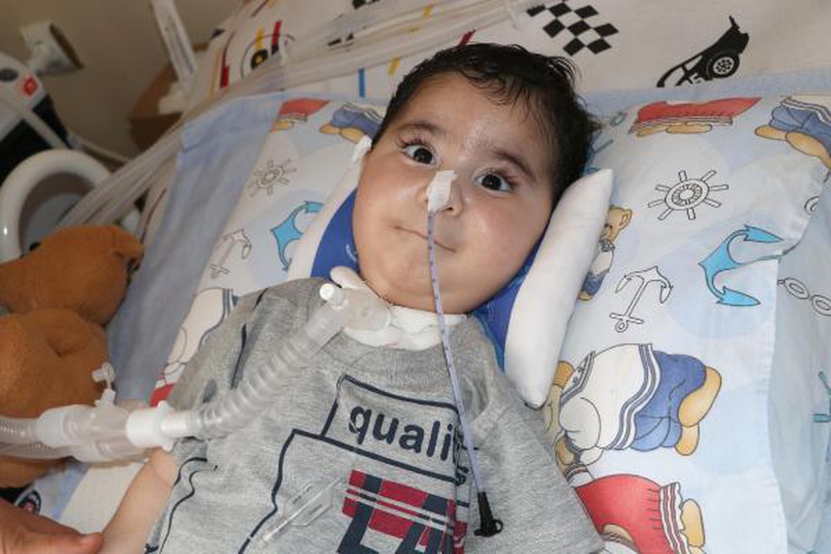 SMA, ikiz bebeklerden Metin\'i seçti