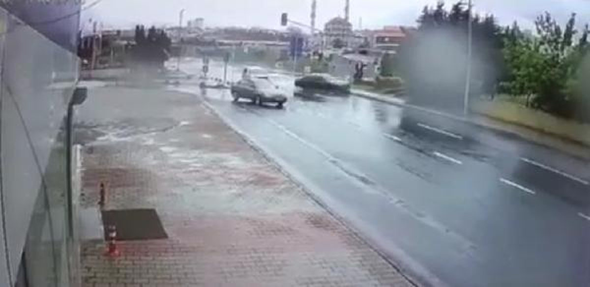Sultangazi\'de sollama yapmaya çalışırken kaza yaptı