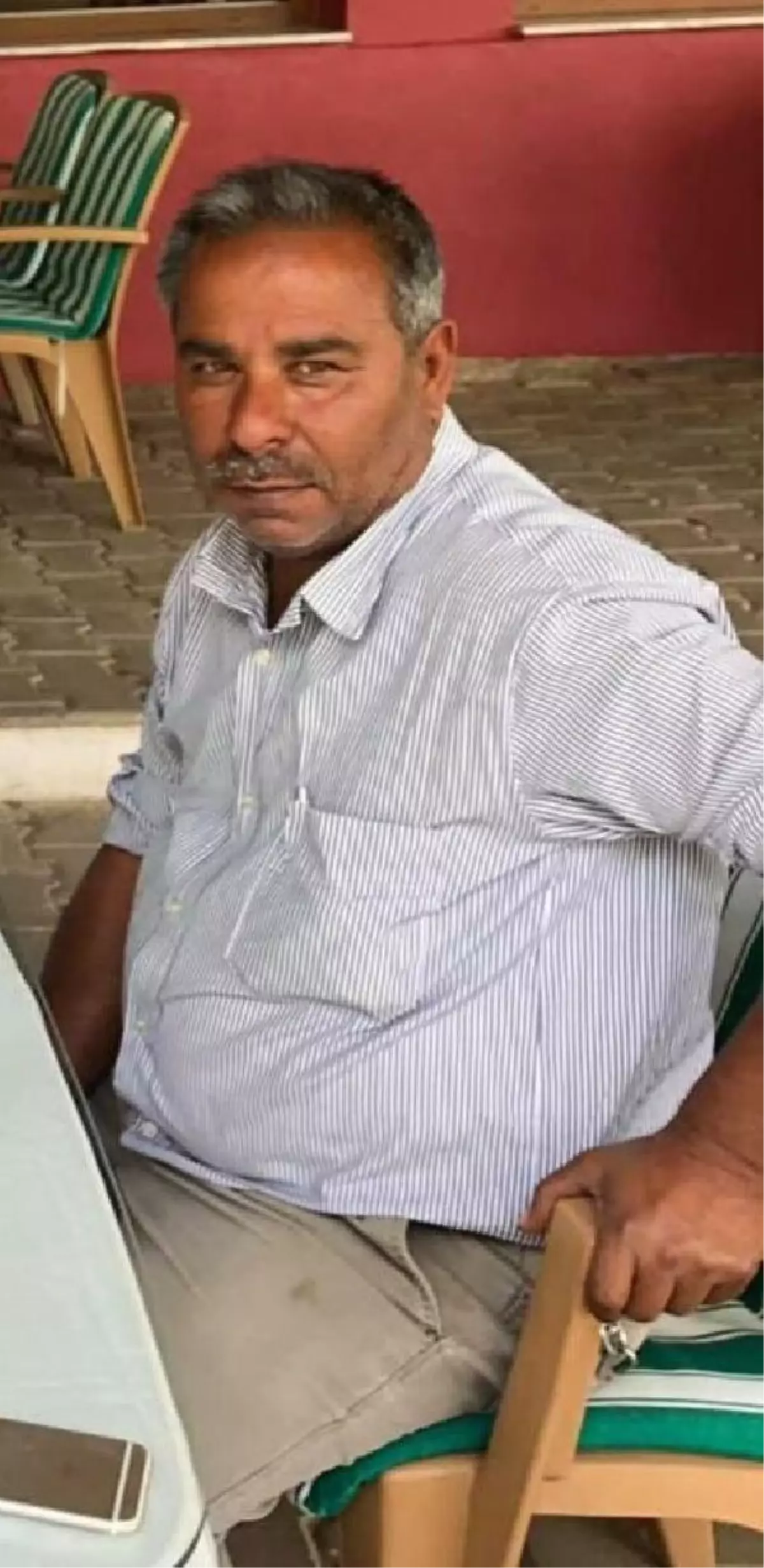 Yolun karşısına geçerken hafif ticari aracın çarptığı muhtar öldü