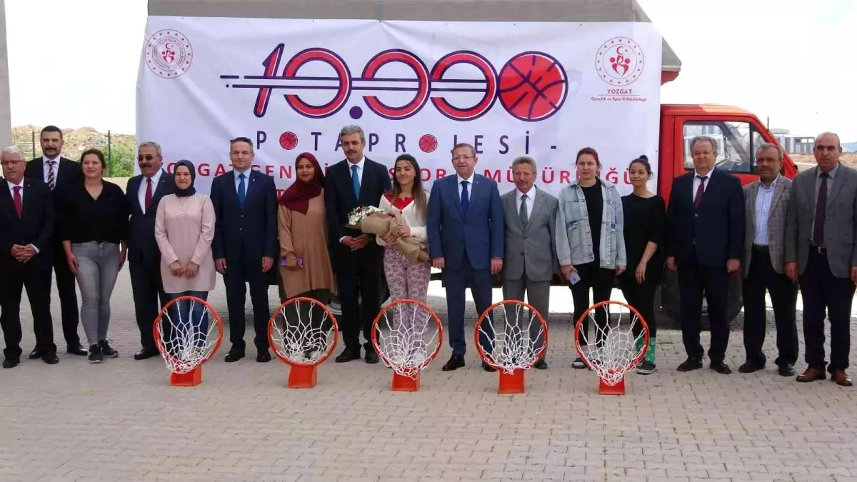 Yozgat\'ta okullara ve belediyelere 150 basketbol potası dağıtıldı