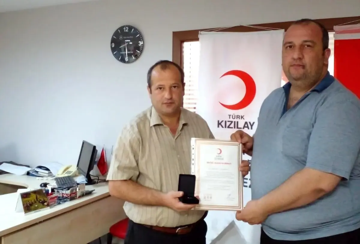 20 yıldır kan bağışında bulunuyor