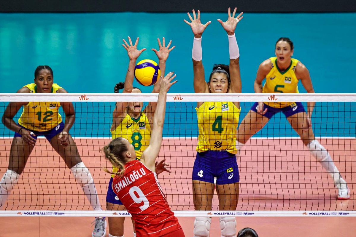 A Milli Kadın Voleybol Takımı, Brezilya\'ya 3-1 mağlup oldu