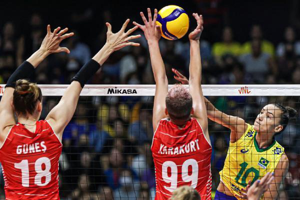 A Milli Kadın Voleybol Takımı, Brezilya\'ya mağlup oldu
