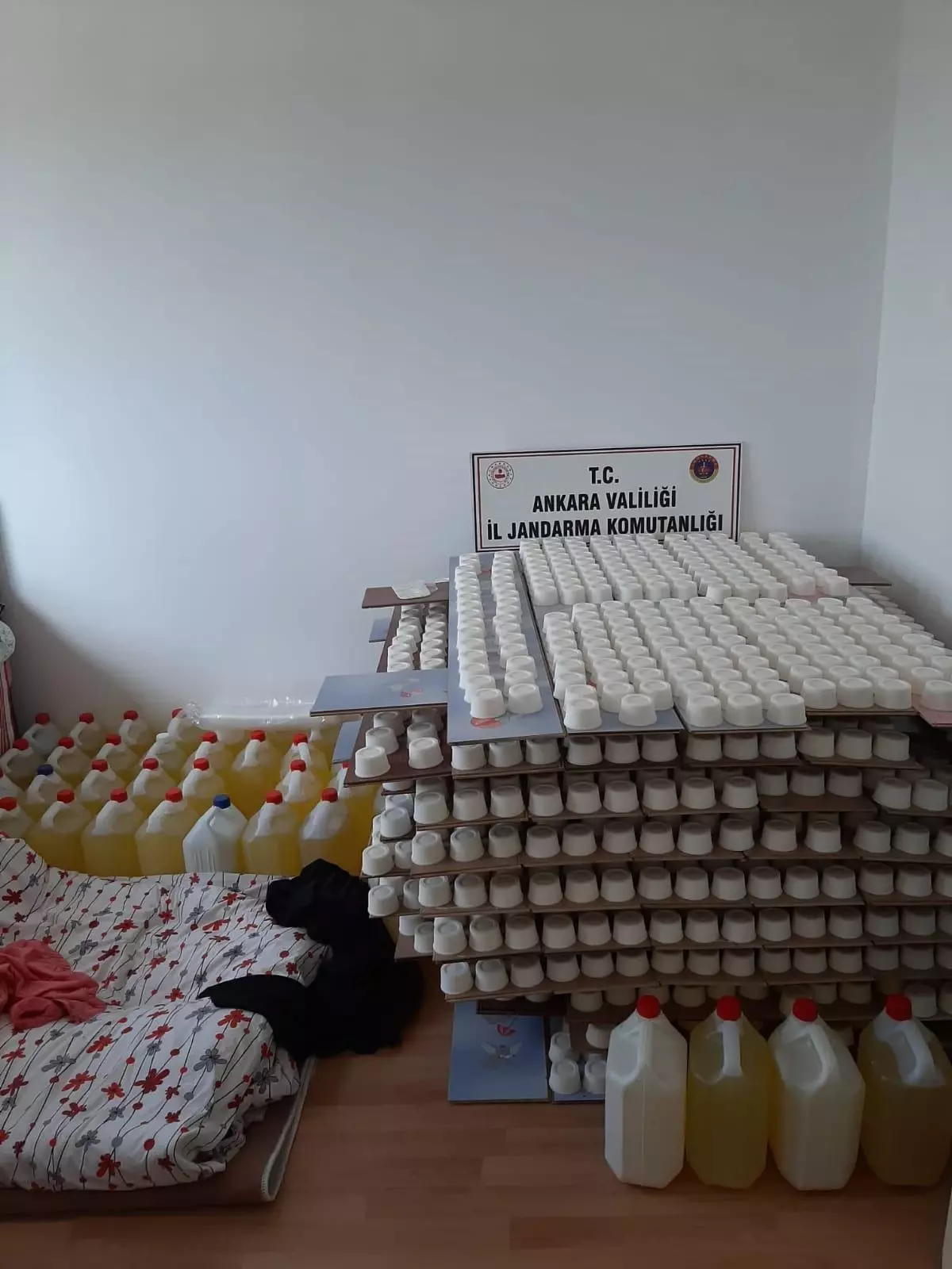 Ankara'da jandarma ekipleri bir haftada aranan 193 şüpheliyi yakaladı