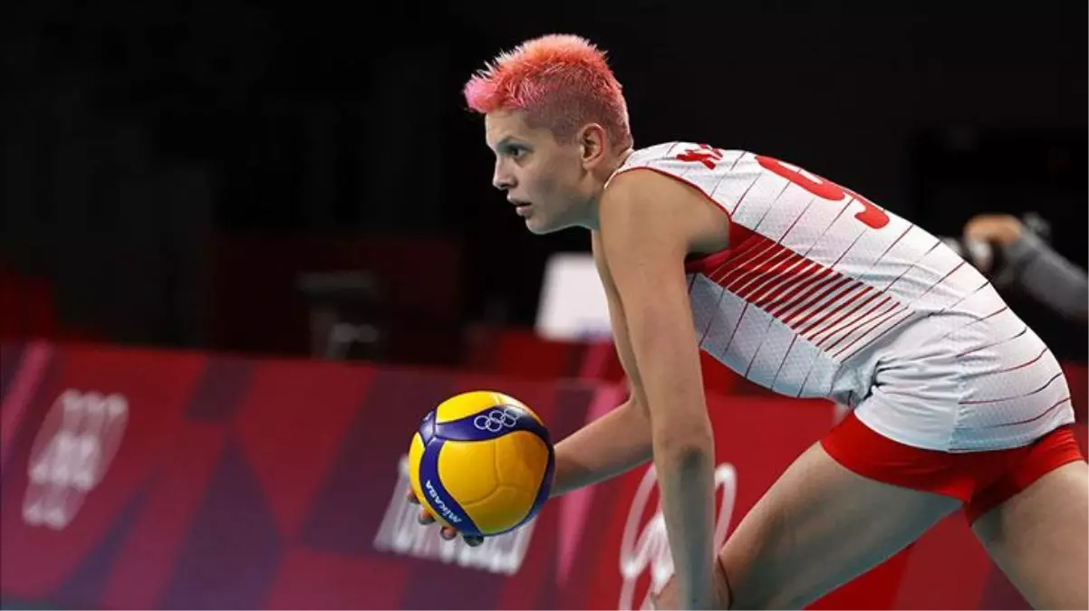 Aşk hayatıyla sık sık gündem olan milli voleybolcu Ebrar Karakurt resmen başka birine dönüşmüş