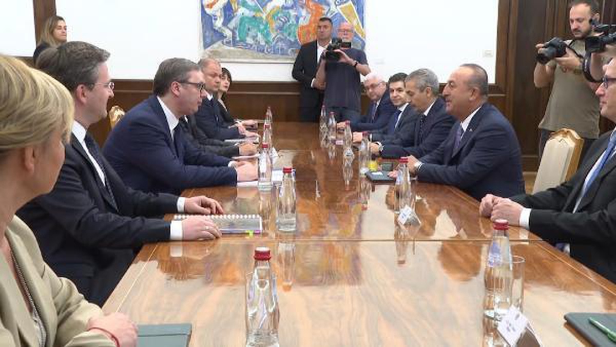 Bakan Çavuşoğlu, Sırbistan Cumhurbaşkanı Vucic ile görüştü