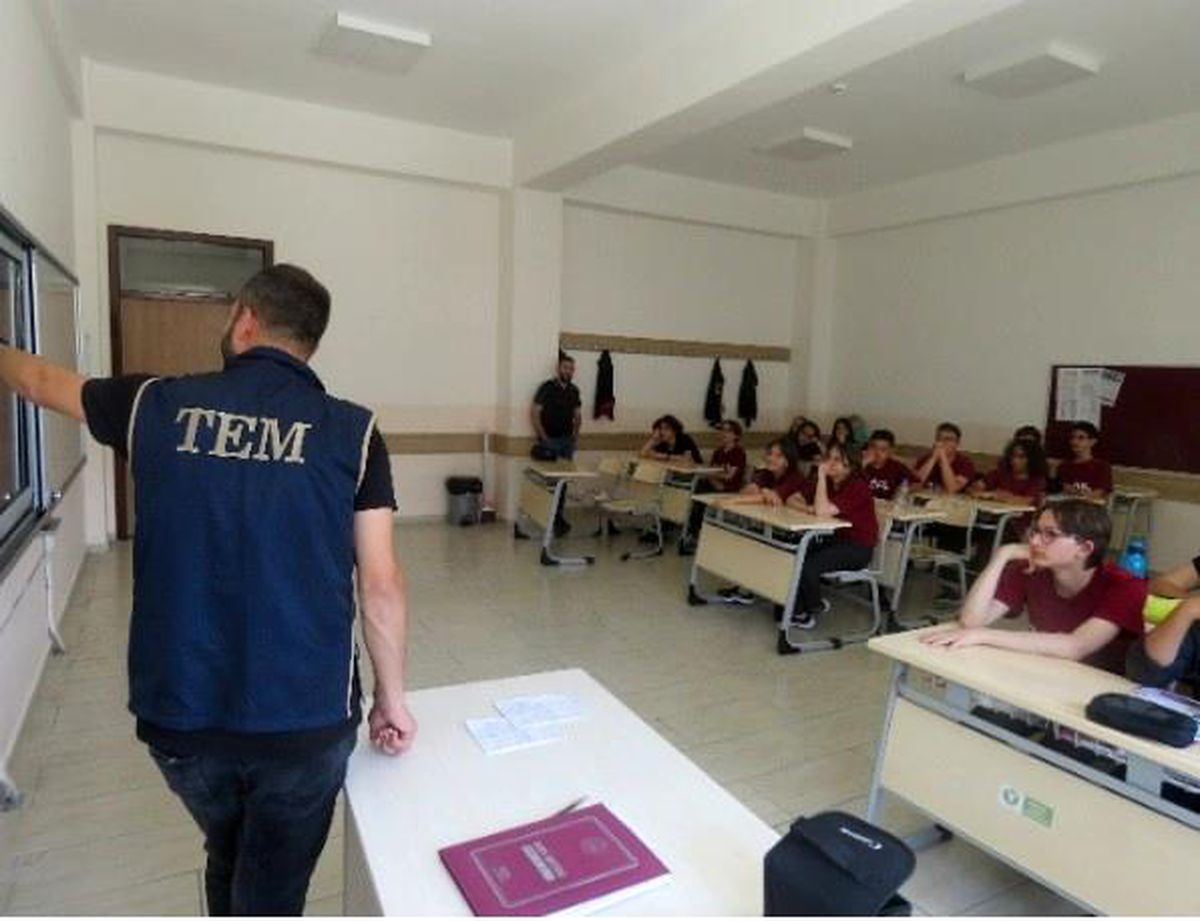 Bilecik\'te öğrenciler terörle mücadele ve siber güvenlik konularında bilgilendirildi