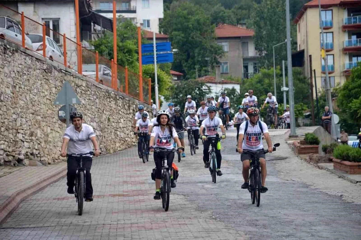 Bisiklet turu Kavaklıdere\'de şehir turu ile başladı