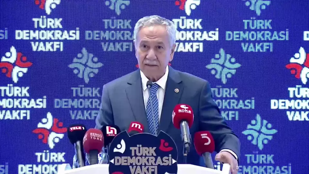 Bülent Arınç: "Bağırmanın Zamanıdır, Kral Çıplak Demenin Zamanıdır"