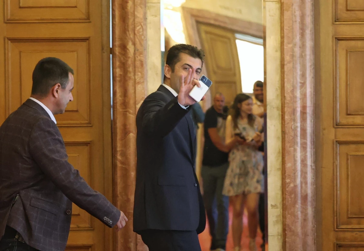 Bulgaristan Meclis Başkanı Nikola Minçev görevden düşürüldü