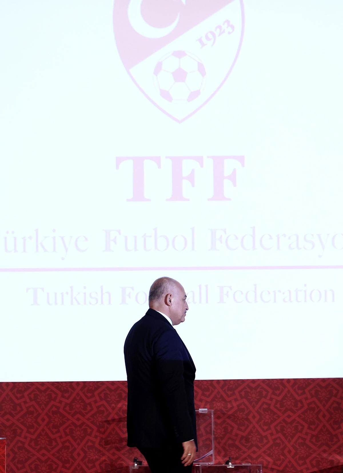 Büyükekşi, kurulların istifasını istedi Açıklaması