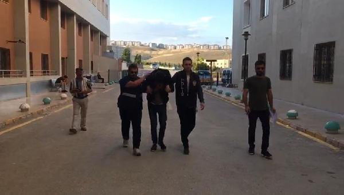 Çaldığı bisikletle yakalandı, polisi maket bıçağıyla yaraladı