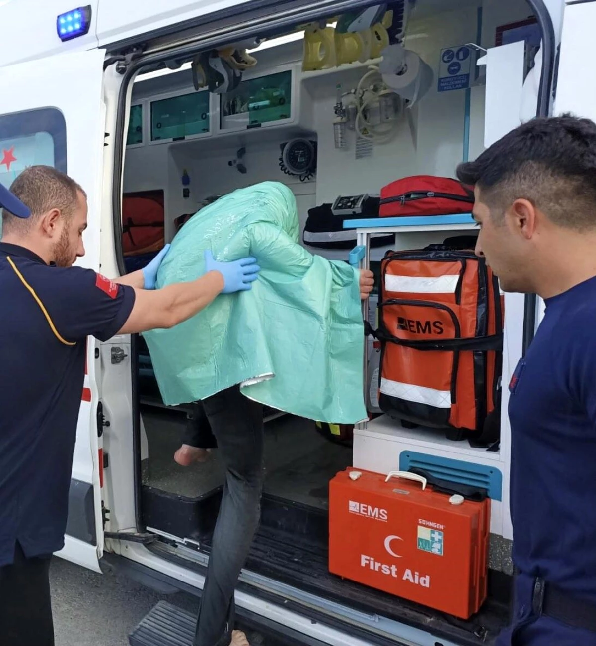 Çanakkale\'de denize düşen yolcu kurtarıldı