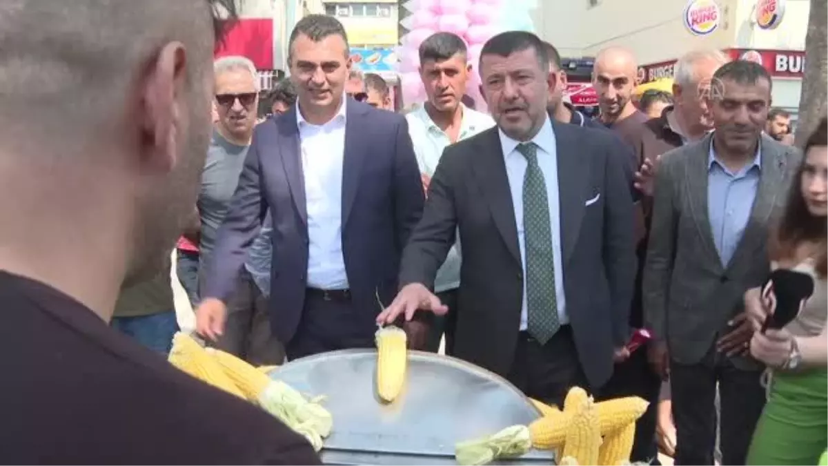 CHP\'li Ağbaba ile Böke, seyyar satıcılarla bir araya geldi