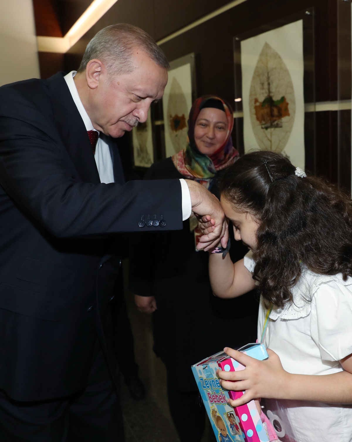 Cumhurbaşkanı Erdoğan: "Fahiş fiyat artışlarıyla insanımızın rızkına uzanan habis ellere karşı hukuki ve idari düzenlemeleri hayata geçirmeyi...