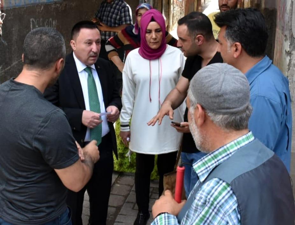 Bağlar Belediyesi Başkanı Beyoğlu vatandaşları ziyaret etti