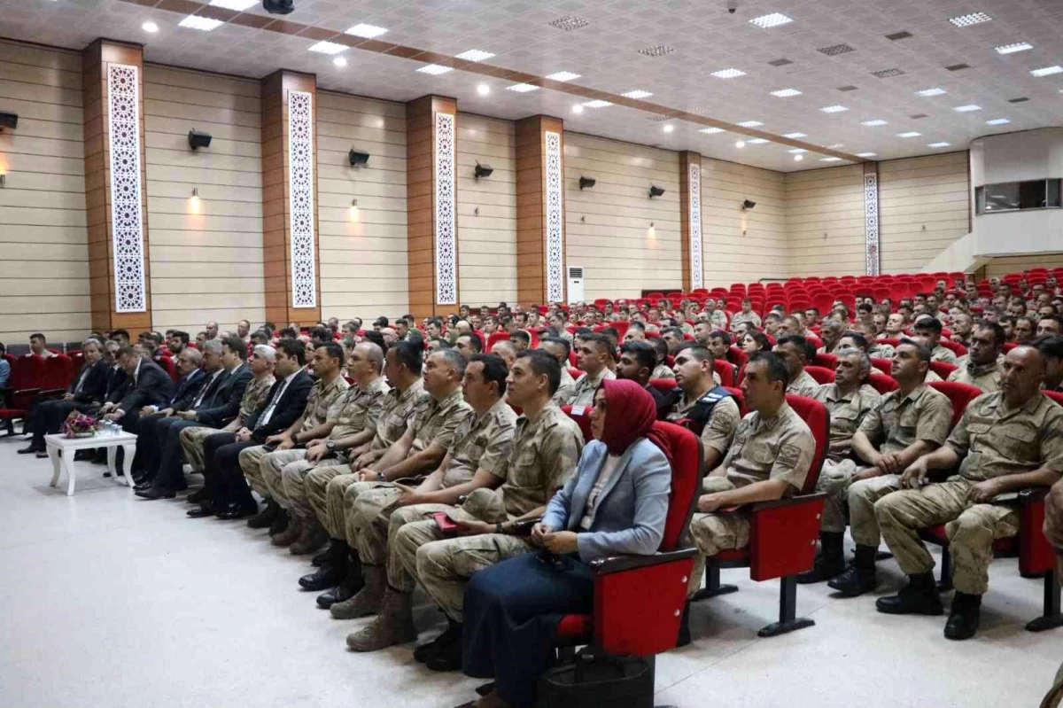 Erzincan\'da güvenlik korucularına hizmet içi eğitim semineri verildi