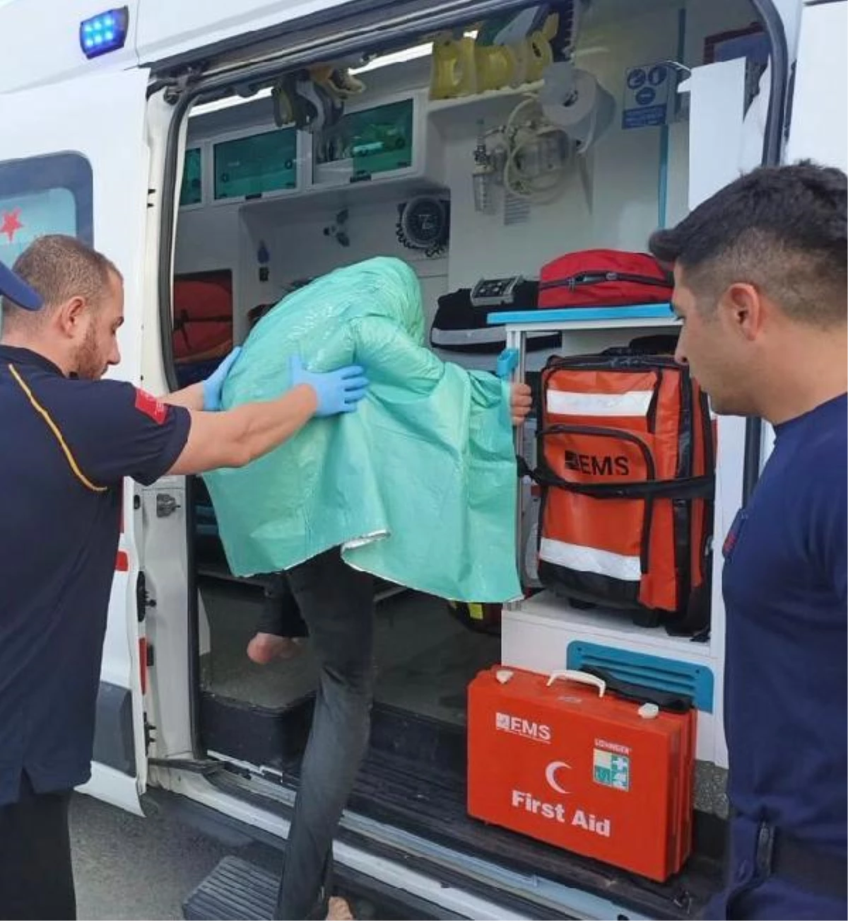 Feribottan denize düşen yolcuyu KEGM ekibi kurtardı