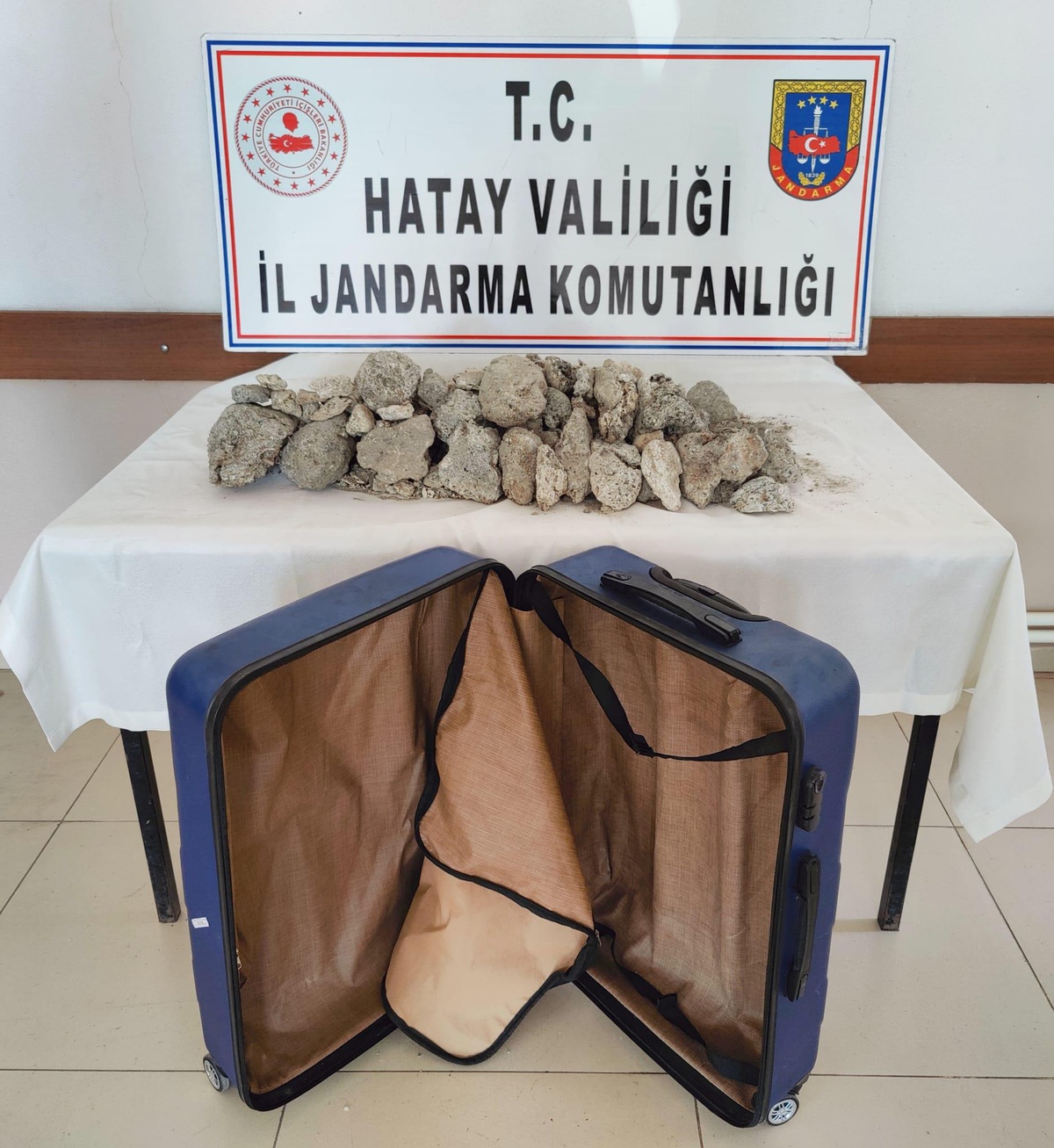 Hatay\'da 16 kilogram "balina kusmuğu" ele geçirildi