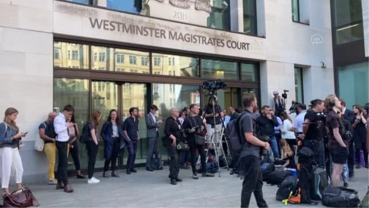 Amerikalı aktör Kevin Spacey, Londra\'da hakim karşısına çıktı