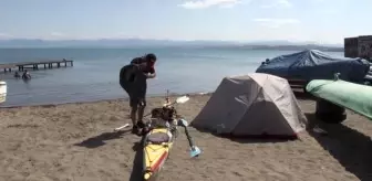 Kız çocuklarının eğitimine dikkati çekmek için kanoyla denize açılan sporcu Sinop'a ulaştı