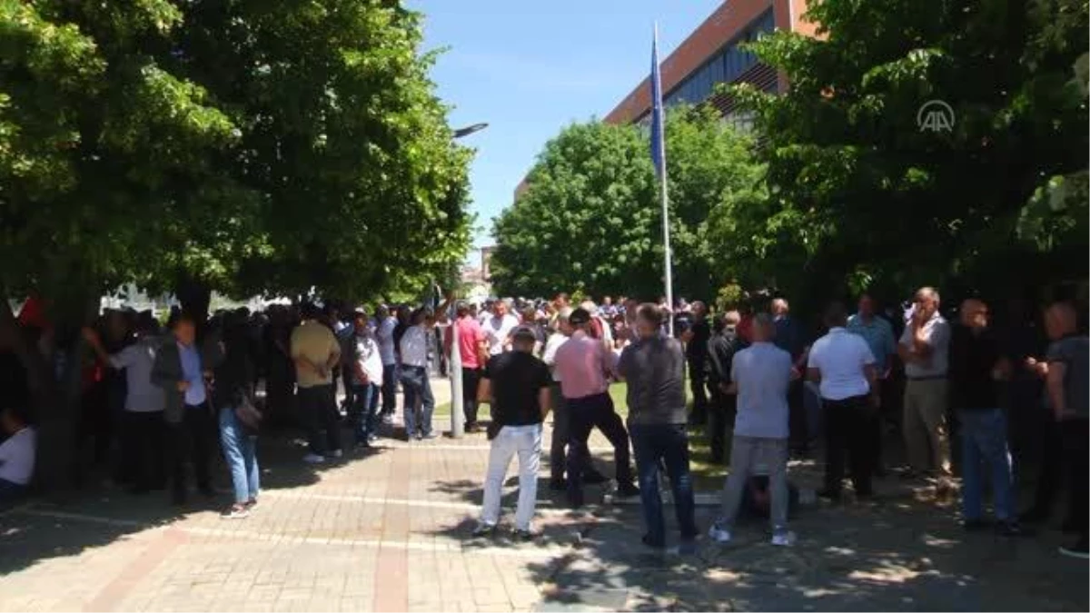 Kosova\'da savaş gazileri, \'asgari ücrete yapılan artışta kendilerinin dahil edilmemesini\' protesto etti