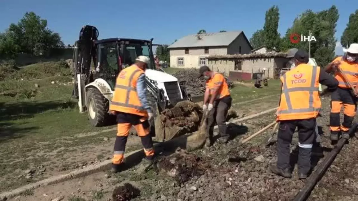 Koyunlarını kurtarmaya çalışan besici yük treninin altında kalarak feci şekilde can verdi