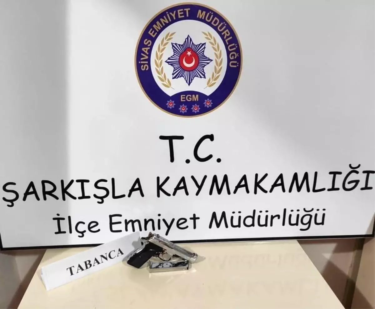 Polis ekipleri çeşitli suçlardan aranan 13 şahsı yakaladı