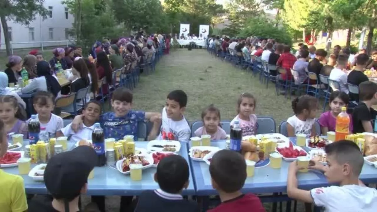 Ukrayna\'dan tahliye edilen Ahıskalı Türkleri için program düzenlendi