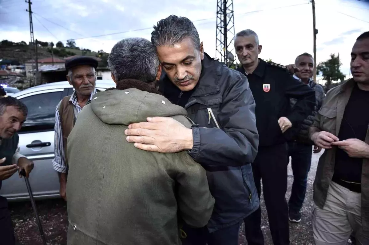 Vali Akkoyun, selde eşini kaybeden kocaya taziye ziyaretinde bulundu