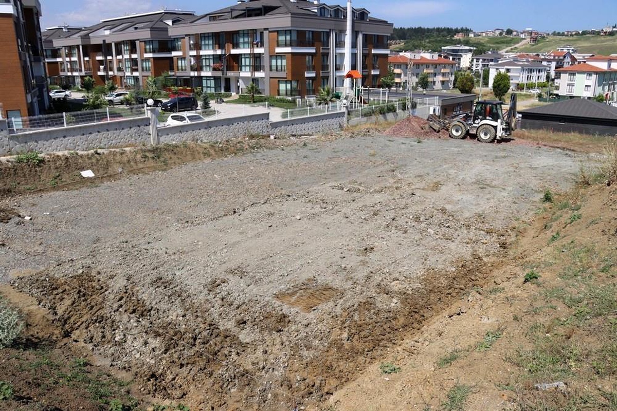 Yalova\'da yeni çocuk parkları ve spor alanları yapıyor