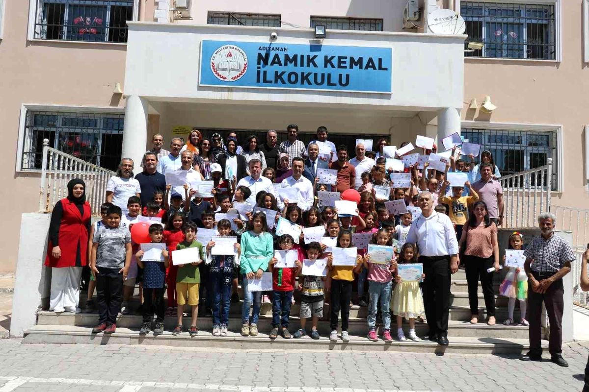 Adıyaman\'da 163 bin öğrenci karnesini aldı