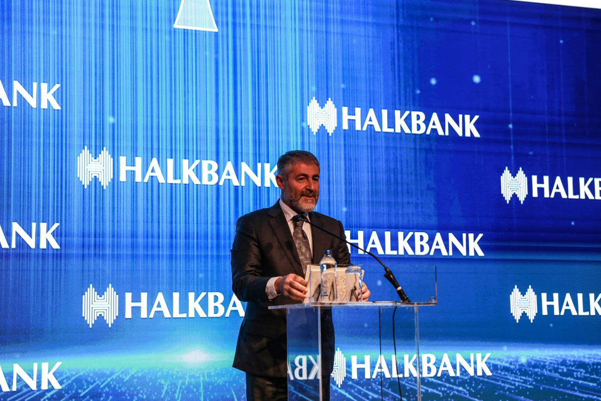 Bakan Nebati, Adana\'da "Halkbank Üreten Kadınlar Buluşması"nda konuştu: (2)
