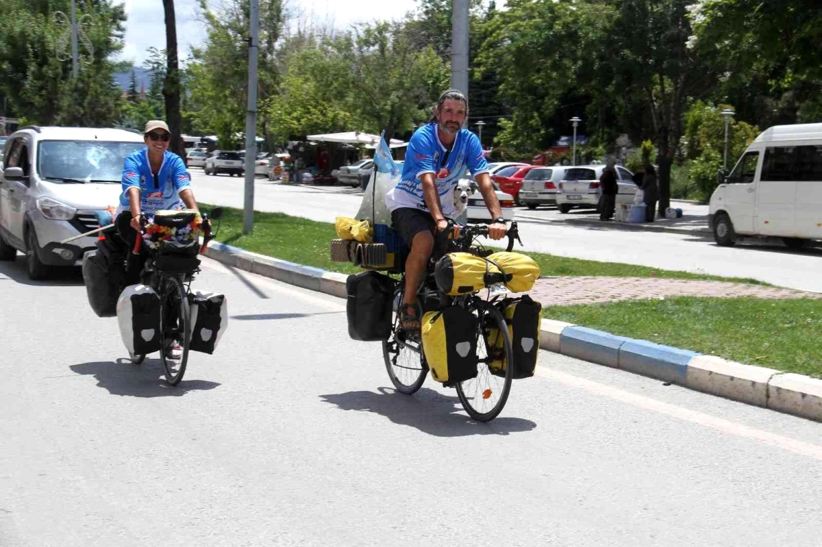 Bisikletleriyle dünya turuna çıkan Ajantinli çift Konya\'da