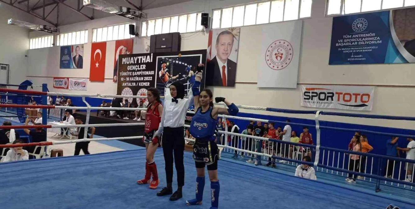 Bitlisli sporcu Özlem Melek Korkmaz, Muaythai Türkiye Şampiyonu oldu