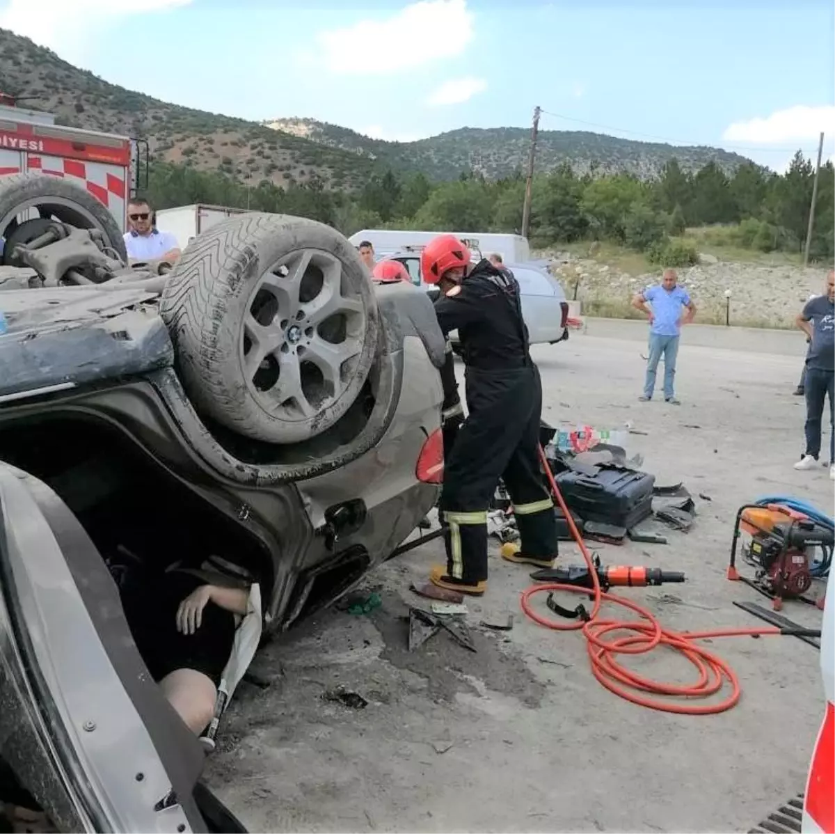 Bulgaristanlı aile Kütahya\'da trafik kazası yaptı: 1 ölü, 3 yaralı