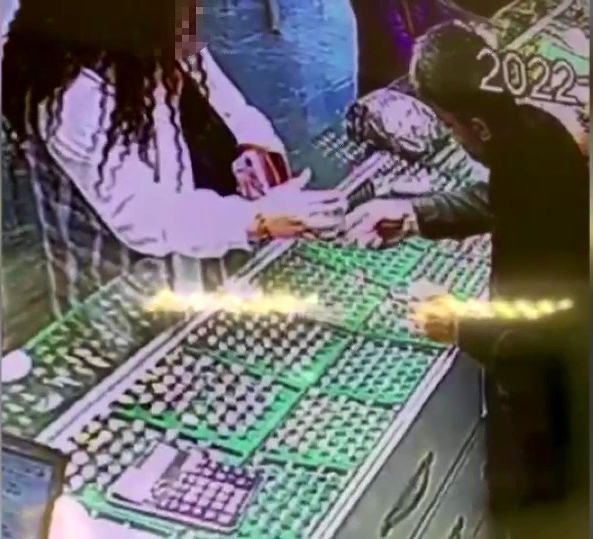 Çekmeköy'de spa merkezinde işe başlayan şahıs, ikinci iş gününde altın bileklik çaldı