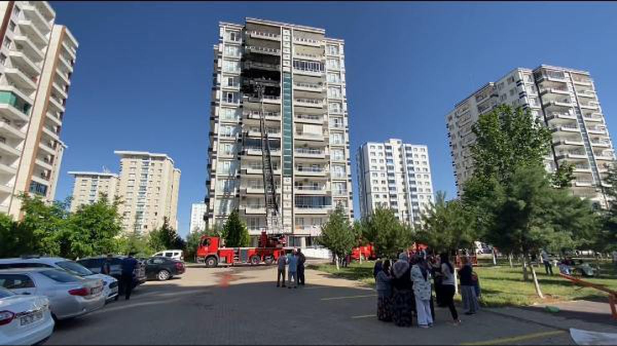 Diyarbakır\'da 12 katlı binada yangın; 9 kişi dumandan etkilendi
