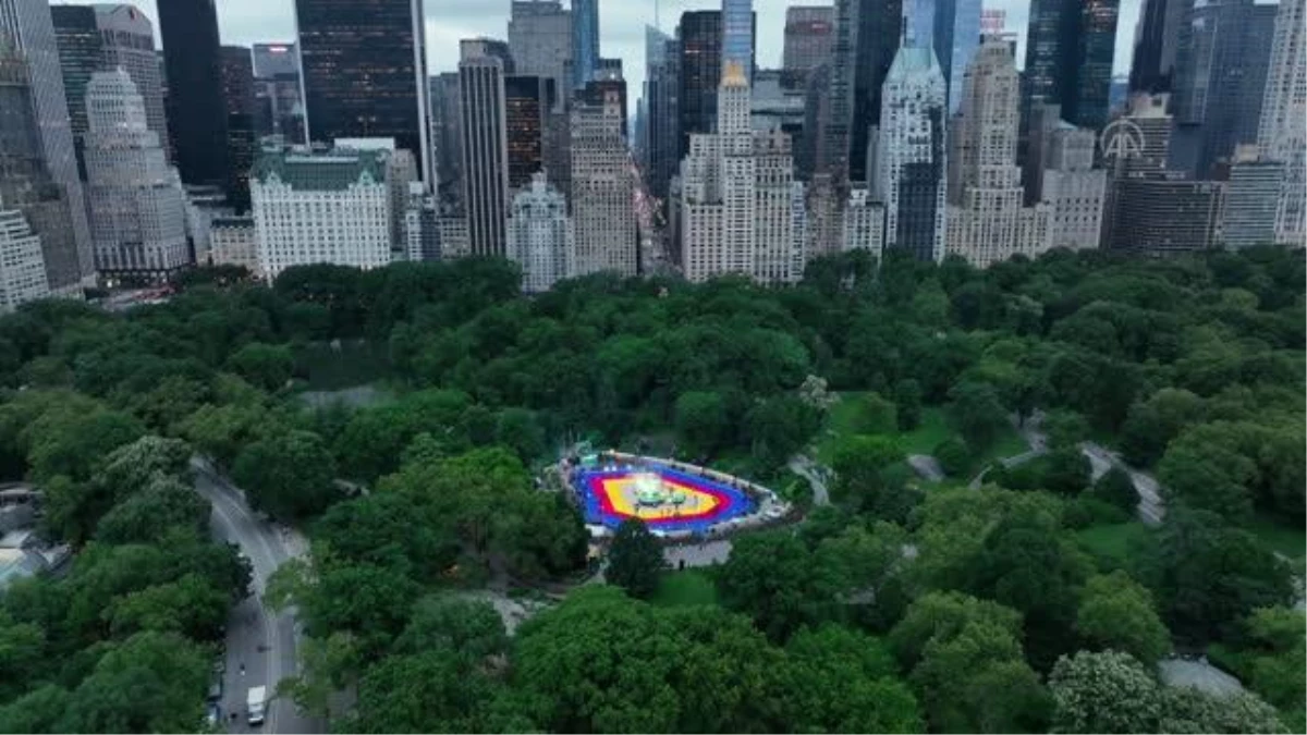 (DRONE) NEW YORK - Central Park\'taki Wollman Buz Pisti, diskoya dönüştürüldü