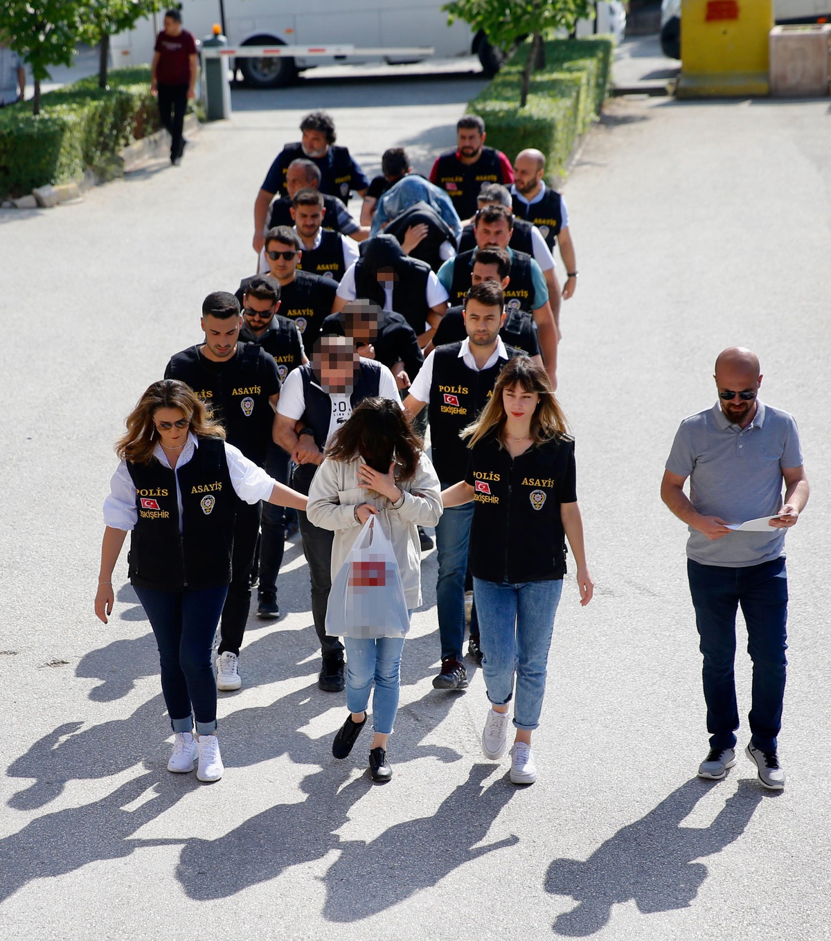Eskişehir ve İstanbul\'da fuhuş operasyonunda yakalanan 7 şüpheliden 6\'sı tutuklandı